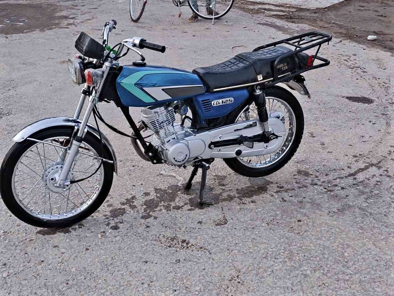 سلام عليكم 
دراجه لبيع 
رابيدو 
دراجه جديده مناقصه اي شي 
سعر 750وبيه مجال 
***********
