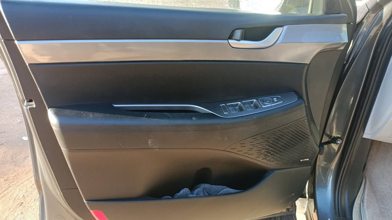 سلام عليكم ورحمة الله وبركاته بطاين بلسايد 23 
للبيع سعر الزوج 150الف
الكنترول 150الف
شرط تفصيخ جديد 
ظفيره باب سائق 150

بطاين داخليه مع مطور الجام السماعه الحظمه الداخلية لليده 
***********
