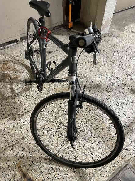 دراجه هوائيه حجم 27
نوعيه TERK اصلي

السعر 180 الف شبه جديد 

الضرر كما بل صوره انكسر في الحاويه بل نقل بس سويته عند الحداد ومابيه شي

للاستفسار ***********

المكان الموصل الجانب الأيسر
