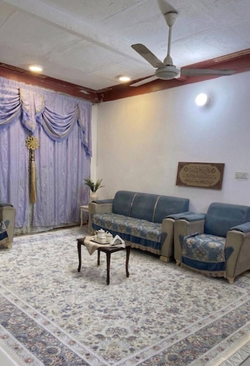 #الدار_للبيع
العنوان حي الشهداء نهاية شارع مكتب الغاز مساحته 260م يحتوي ع استقبال (ديوانية) ومطبخ و3 غرف وصالة وحمام داخلي وخارجي وحديقة وساحة (طرمة) جبيرة للأستفسار خاص او الاتصال بالرقم أو الواتساب كلشي متوفر ***********
