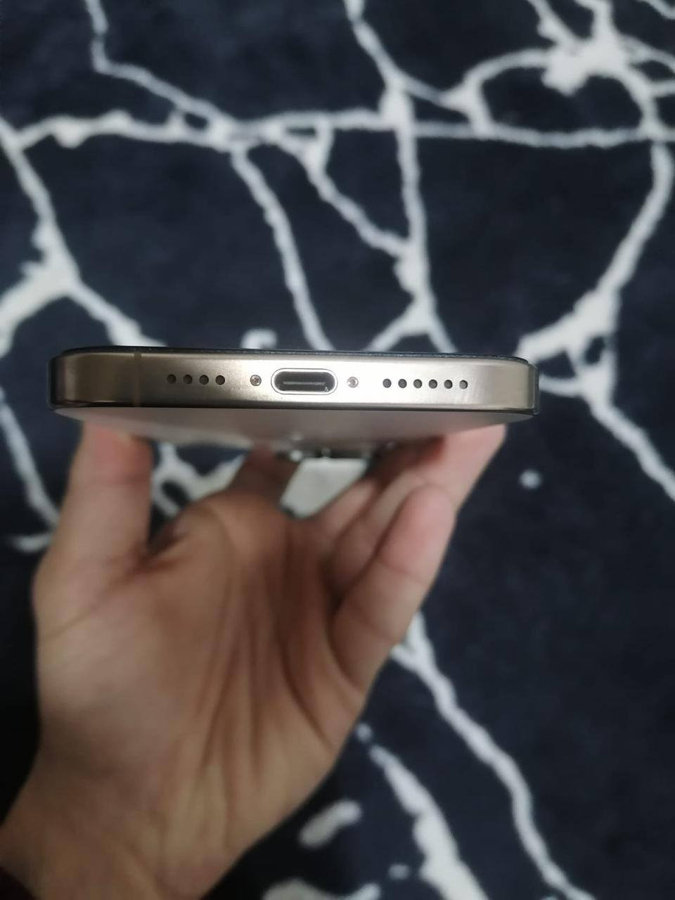 سلام عليكم آيفون 16 برو ماكس
ذاكره 256
بطاريه 92
CH
نظافه 100%
دبل سيم بدون ملحقات 
***********
سعره مليون و300  قفل
