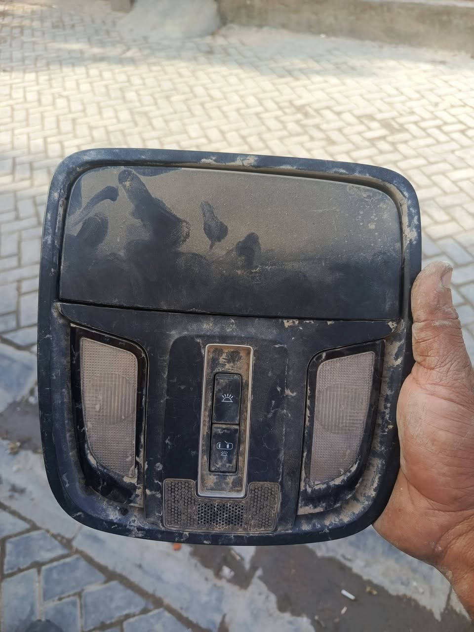 السلام عليكم من رخصت الدمن عندي غراض سورنتو البيع التفاصيل على الرقم ***********
