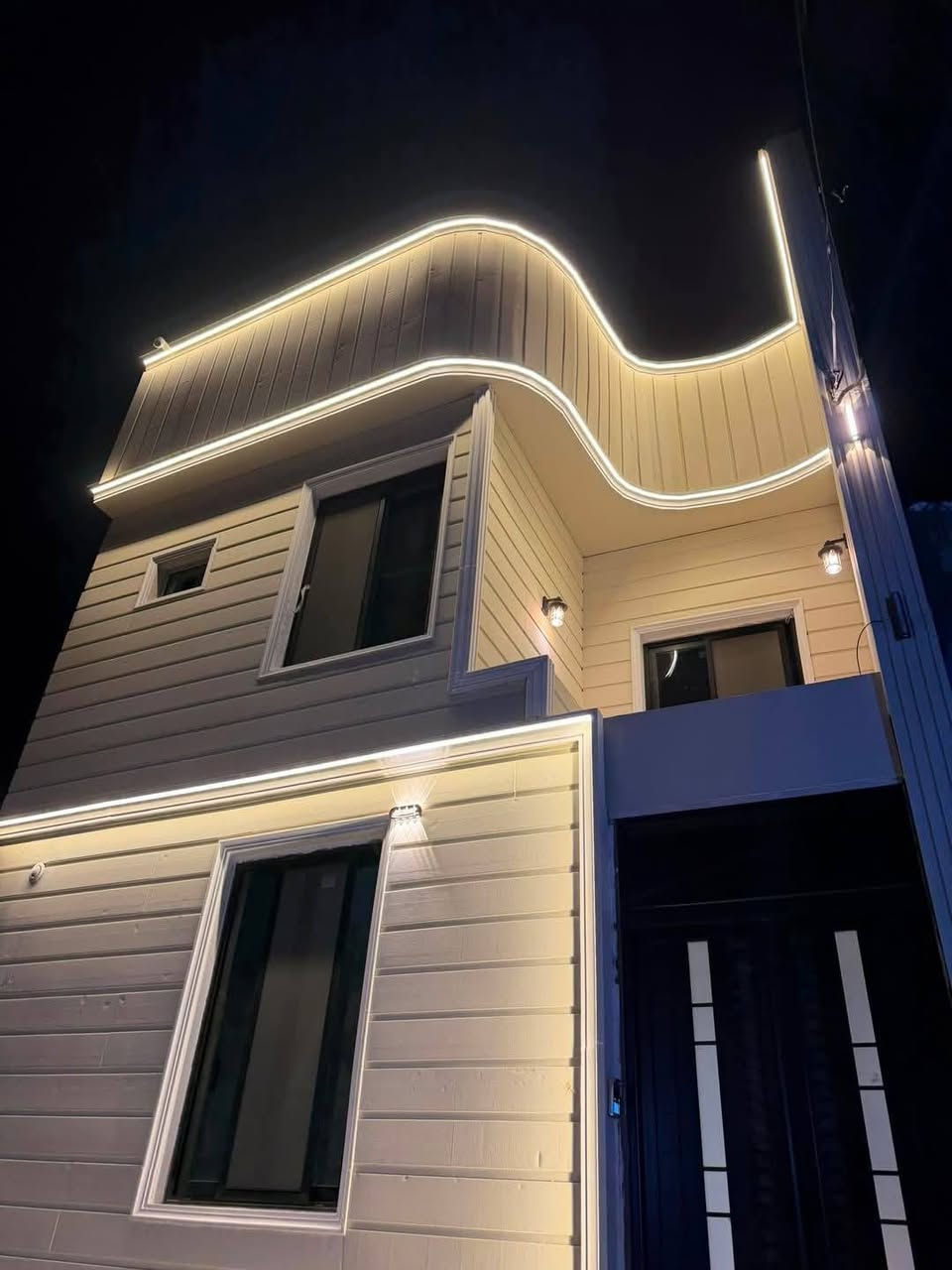 🏡 بيت للبيع في كربلاء – حي الحولي 100 🏡
📍 الموقع: كربلاء – الحولي 100
📐 المساحة: 100 متر مربع
​🔹 مواصفات العقار المتميزة:
​🛌 3 غرف نوم (نظام سويتات متكاملة).
​🚽 4 حمامات بتشطيبات ممتازة.
​🍳 مطبخان (نظام حار وبارد).
​🧺 غرفة خاصة لغسيل الملابس.
​🛋️ تأثيث كامل: يُباع البيت بكافة أثاثه، جاهز للسكن الفوري.
​📜 السند القانوني: قرار 117.
​💰 السعر:
​180 مليون دينار عراقي (قابل للتفاوض).
​📞 للحجز والاستفسار:
​البيت بموقع مميز ومناسب جداً للعوائل. للجادين فقط، يرجى التواصل مباشرة عبر الواتساب:
📱 اضغط هنا للمراسلة الفورية عبر الواتساب: ***********
​نسأل الله التوفيق والبركة للجميع.

