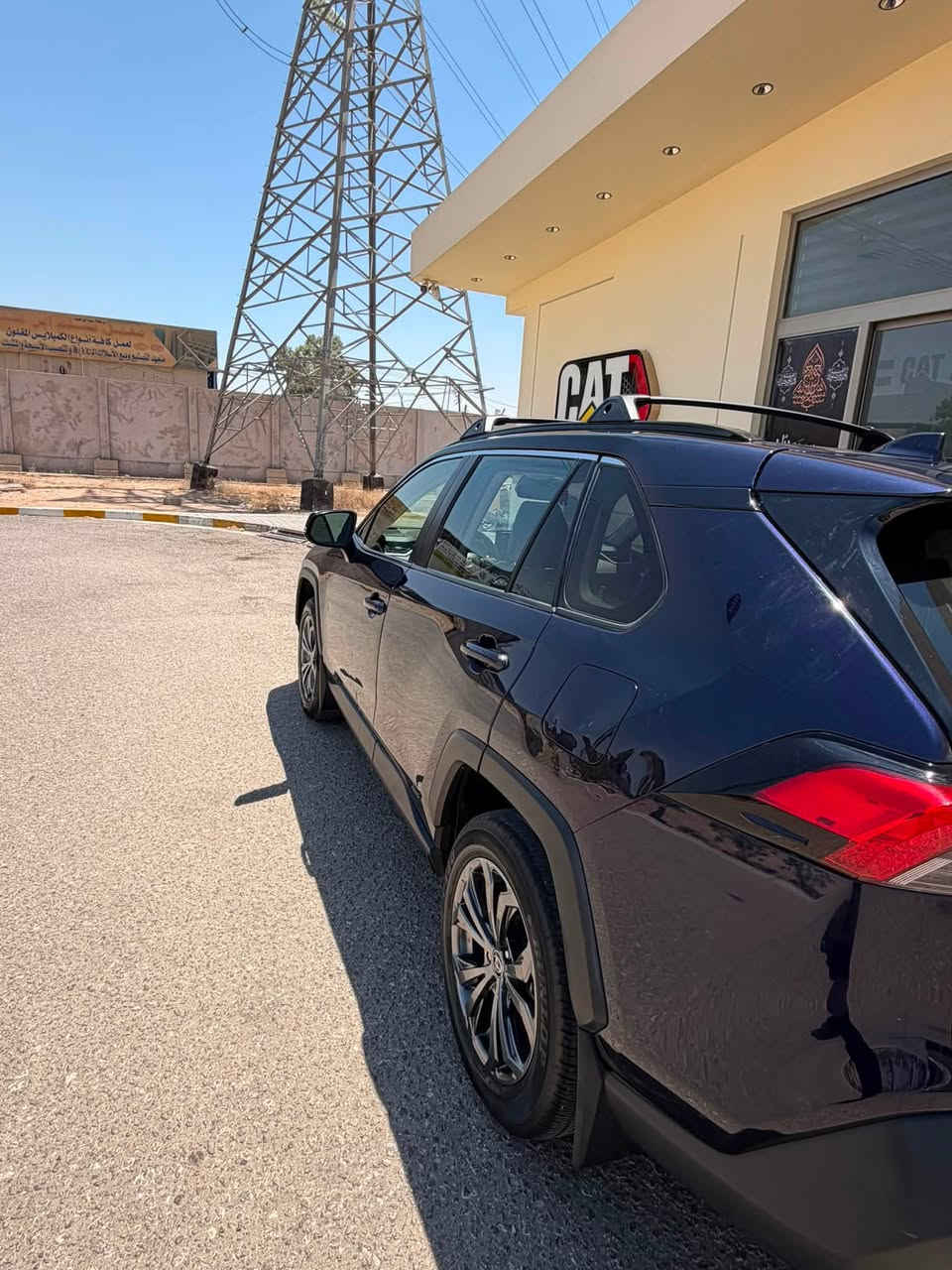 🚘 للبيع | تويوتا راف فور XLE Hybrid موديل 2022

سيارة نظيفة جداً وجاهزة للاستخدام 

المواصفات:
✅ موديل 2022
✅ فئة XLE Hybrid
✅ اللون: نيلي
✅ الممشى: 29 ألف ميل
✅ محرك 2.5 لتر هايبرد اقتصادي
✅ ناقل حركة أوتوماتيك (E-CVT)
✅ فتحة سقف
✅ تشغيل بصمة ودخول ذكي
✅ مقعد السائق بذاكرة
✅ رادار أمامي مع مثبت سرعة ذكي (Adaptive Cruise Control)
✅ نظام مانع الاصطدام الأمامي
✅ نظام تنبيه الخروج عن المسار مع المساعدة على البقاء في المسار
✅ نظام مراقبة النقطة العمياء (Blind Spot Monitor)
✅ صندوق خلفي كهربائي
✅ شاشة تدعم Apple CarPlay وAndroid Auto
✅ كاميرا خلفية
✅ إنارة LED
✅ مكيف أوتوماتيك
✅ ويلات ألمنيوم

🇺🇸 وارد أمريكي
🔧 الضرر من أمريكا: چاملغ وبنيد فقط، بدون أي ضرر بالدواخل.

🚗 السيارة بحالة ممتازة، جاهزة للفحص ولا تحتاج أي مصروف.

💰 السعر: 21,500 دولار بيه مجال قليل

🔄 بيع أو مراوس بسيارة أقل 

📄 رقم بغداد باسمي، شرط التحويل.

📍 الموقع: النجف
📞 للاستفسار: ***********
