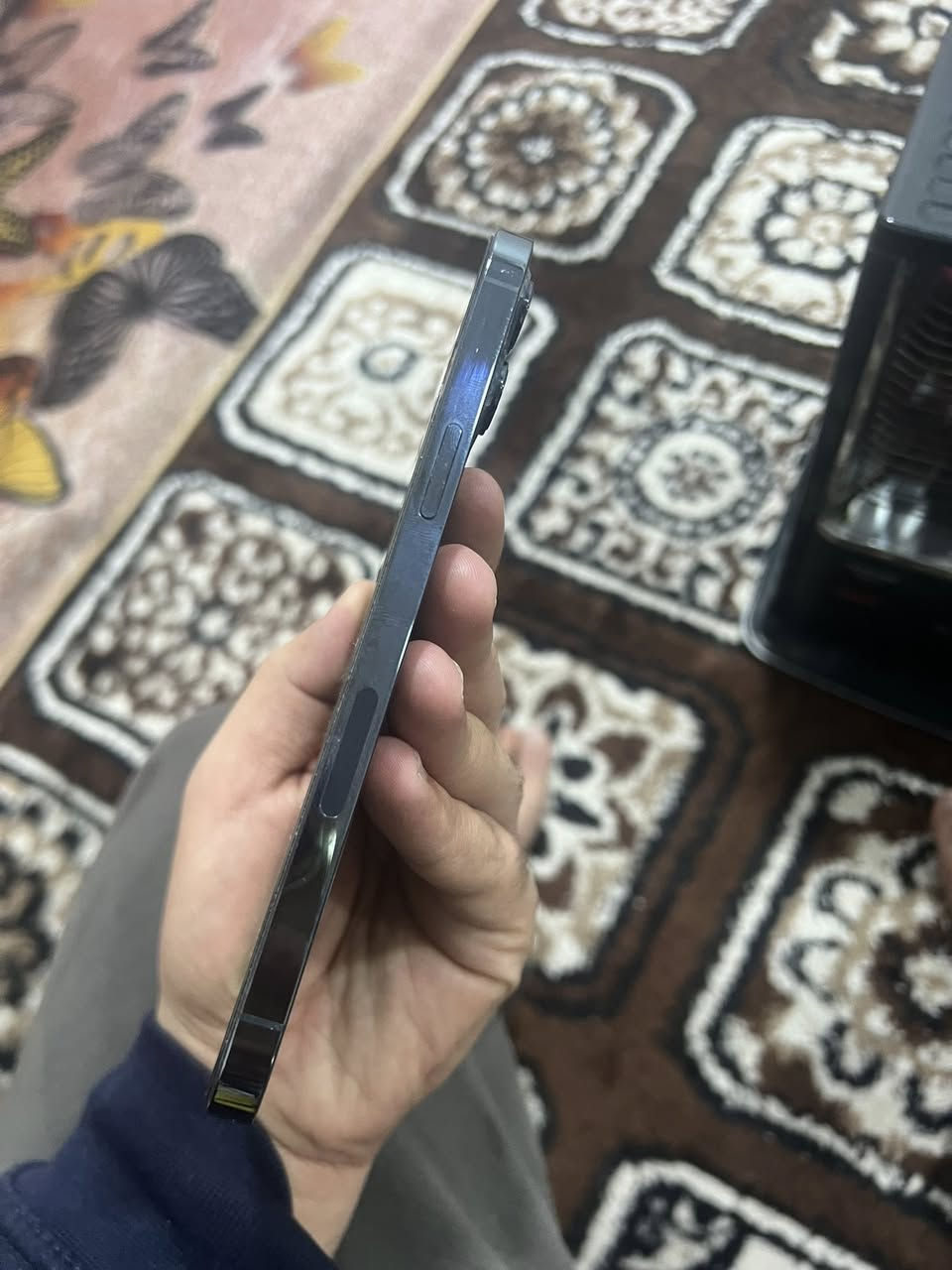 12 برو ماكس كله بلادي شرط بطاريه 80 ذاكره 256 فقط الضهر مكسور   ***********
