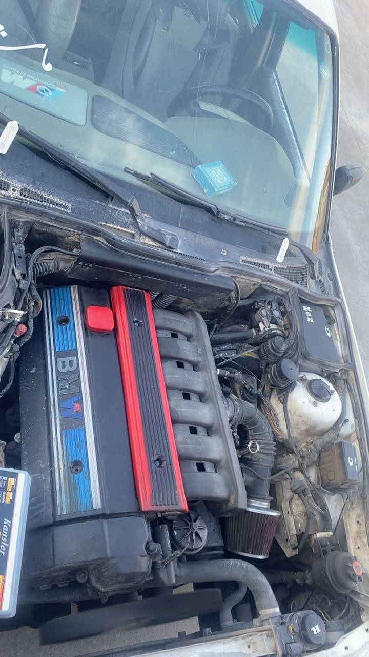 السلام عليكم بي ام دبليو مديل 90 بجم عريض مكينه كبس كير واكسل بشرط عليها كير عادي zf السياره شلعه ومعدل طياره كهربائيات كلها شغاله تبريد وتدفئه شغالات صدر امامي خلفي جديد مابيها نقص دعامياتM دوسات Mترايش M عليها وياله هامان طخم تاير جديد رقم السياره اربيل ومكانها اربيل الشراي يتصل هذا رقمي *********** مستعجل علبيع سعرها 39 والله مو سعرها بس متوازي وبل الف عافيه عل ياخذها
