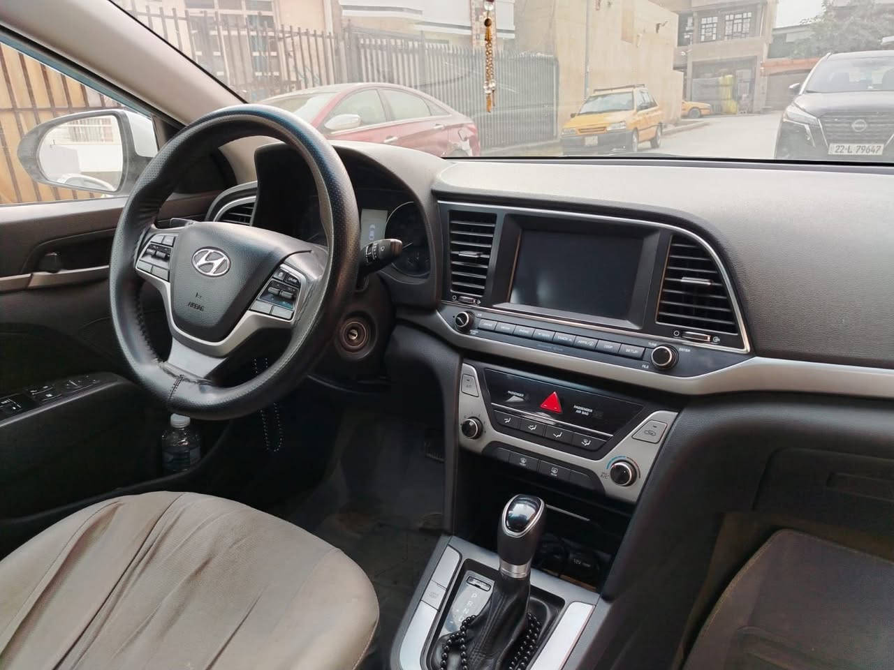 سلام عليكم 
النترا 2018 أمريكي فقط قبق جنطه مبدل بيها اماكن صبغ واكع قليل 
السعر 120 وبيها مجال 
***********
