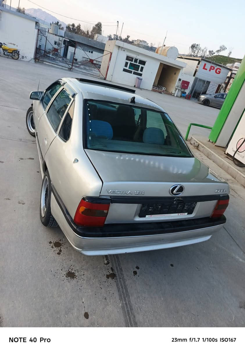 ئۆپڵ ڤیکترا مۆدێل ۱۹۹٥ علوج بەشەرتی ماڵی مەدەنی
گێڕ عادی مەکینە ۱٨گێڕو مەکینەی بێ کێشە سەیارەیەکی زۆر کپ و بێ مەسرەفە 
٤ویل حەسیرو چوار تایەی لۆکی لەسەرە سڵاید کارەبا 
نرخ ۱٨ گەڵاو مەجال 
***********
