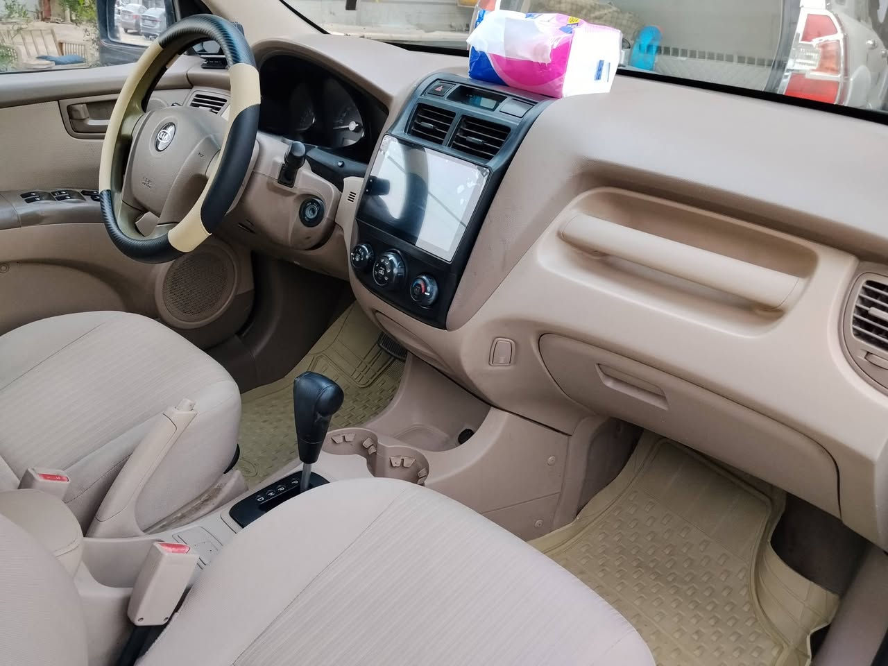 السلام عليكم للبيع كيا سبورتج خليجي ٢٠٠٩ محرك ٤ سلندر ٢٠٠٠ دوش فور ويل دبل كزوز  داخل بيجي شاشة جبيرة كامرة خلفية خمسة ويل كب منظومة زنون تخم تاير صدر أمامي خلفي تبريد تدفئة جاهزة والحمدلله ومحرك كير ما مفتوحات ع ابلادي رقمها بغداد الجديد والهزة جديدة السيارة مكفولة من الحادث والتبديل بيها نص باب الصدر الامامي صبغ فقط الباقي مكفول  والسيارة جدآ نظيفه سعرها  ١٢٢$ وبيها مجال بسيط للشراي ان شاءالله للاتصال *********** والرقم بي واتساب هم مكان السيارة بغداد جانب الكرخ
