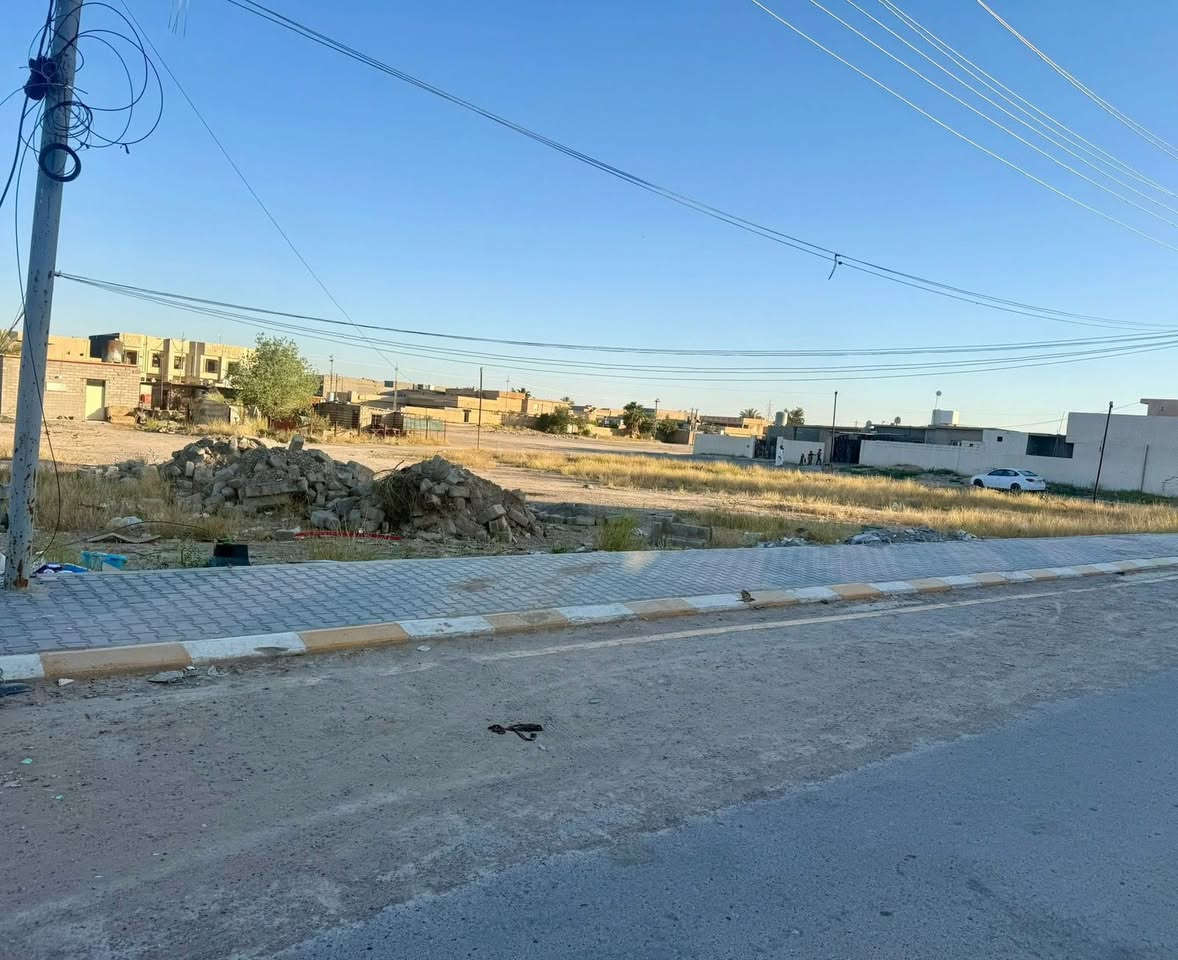 🏡 دار للبيع – طابق واحد
📍 القادسية / قطعة 500

🔹 المساحة: 200م
🔹 الأبعاد: 10×20
🔹 ركن على حديقة
🔹 القطعة بطحية
🔹 على شارعين:
▫️ شارع 20م مبلط
▫️ شارع 15م

✅ يباع قطعة
✅ موقع مميز جداً وراقي
✅ قريب من المجمع الطبي
✅ قريب من جامع القادسية
✅ منطقة متكاملة الخدمات
▫️ ماء
▫️ مجاري
▫️ تبليط

💎 يصلح للسكن الراقي أو للاستثمار المميز
⚡ بيع سريع

📸 نرفق لكم صور الدار

📞 للاستفسار: شركة نصير للعقارات
📍 عنوان الشركة : صلاح الدين – تكريت – القادسية – وسط شارع 500 التجاري

☎️ أرقام الاتصال:
***********
***********
