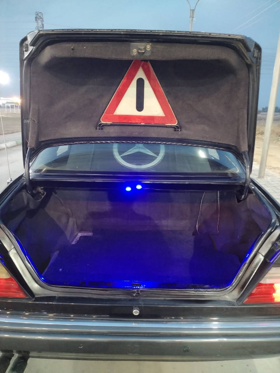 سلام  عليكم  مرسيدس
موديل 1990   حجم 300
رقم بغَداد
كير محرك بلاد  6 عدل جدد
جام كهرباء  سلايت شغال
كهربايات كله شغاله
تبريد ثلج  تَدفئه كامل
سياره احلا من الصور السعر 60 وبيه مجال 
العنوان ديالى الغالبيه سيف سعَد
اني مكلف بل نشر تصال على الرقم

رقم الهاتف *********** وتساب
