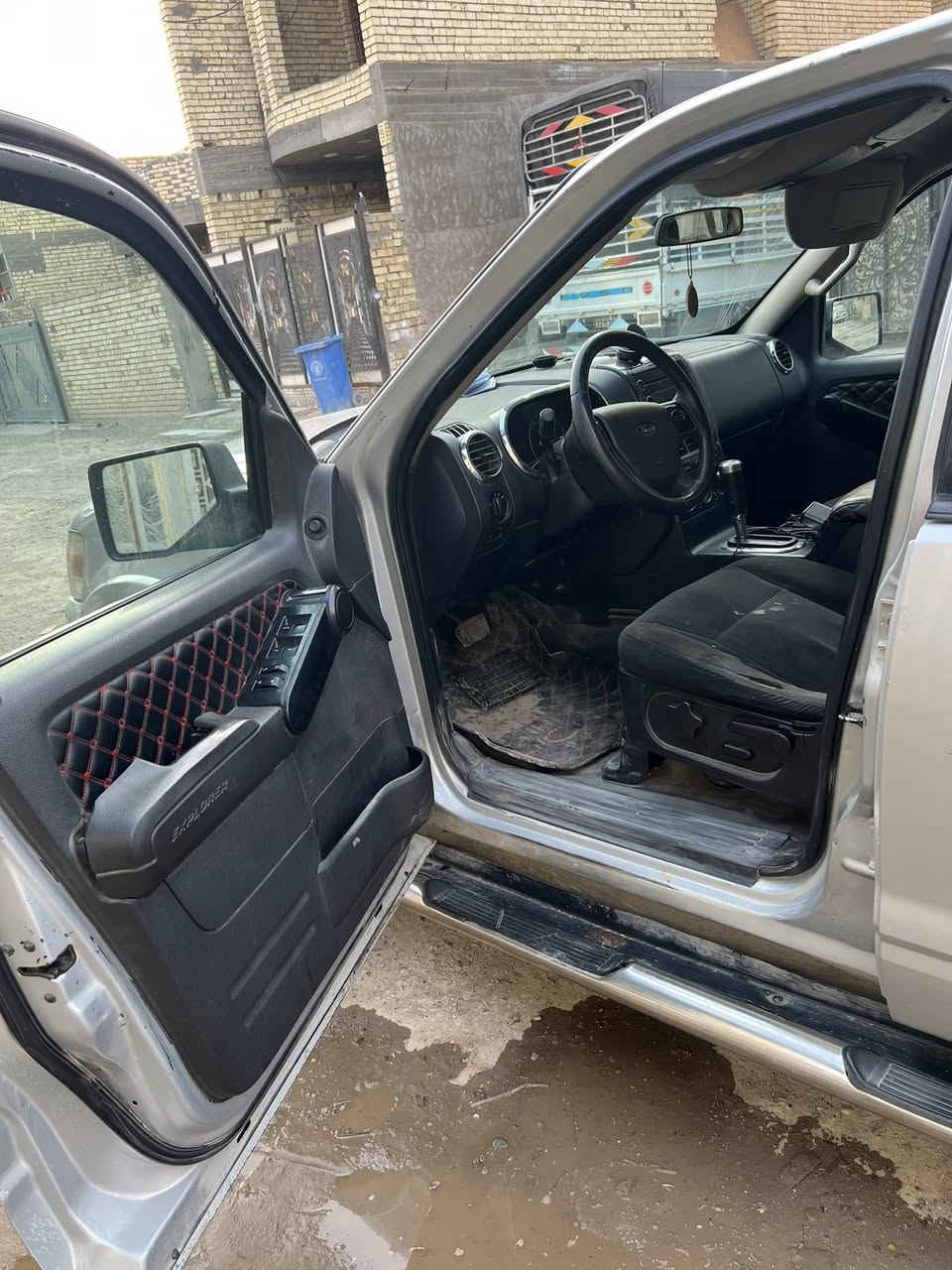 سلام عليكم للبيع فورد اكسبلور2009 رقم اربيل بسمي كيرمكينه حداديه مكفولات تخم تاير جديد
مكان السياره زعفرانيه
***********
السعر 105$الرحال الرحال
