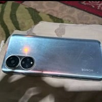 هونرx7aب100 الف دينار بي مجال بسيط الشاشة مفطورة ذاكرة 128 رقم 0786043...