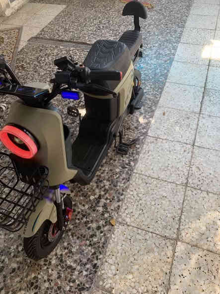 سلام عليكم دراجه شحن r9 ما صاله شهر من اخذته بعدهي جديده مكفوله 5 بطاريات اكبار وفحصهن ياله تاخذه تشغل عن طريق الكارت والريموند وسويج وبيه رجوع للخلف وبيه ام بي ثري بلوتوث ويواسبي وبيه هواي تفاصيل السعر ٤٥٠ قفل وهاذه رقمي ***********
