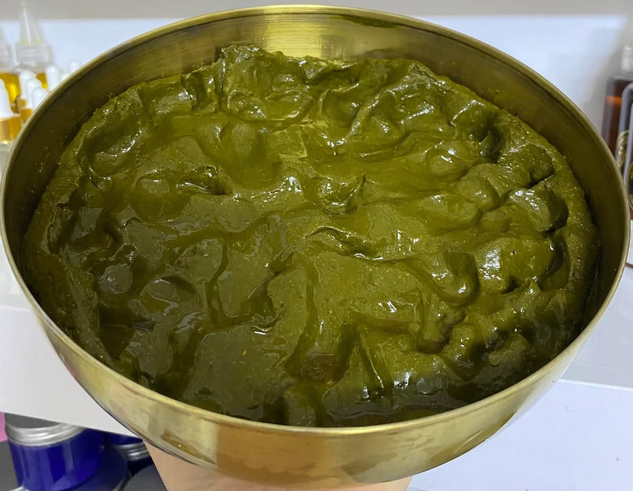 حنتنا حنة الفاو الأصلية💁🏻‍♀️
 
ورق شجرة الحنة بدون مواد أخرى🌳 

حنة علاجية للشعر ولأمراض فروة الرأس (حكة إحمرار حرارة فطريات أكزيما صدفية) تعالج تساقط الشعر وتنطي إنبات وتكثيف وتطويل ونعومة ولمعة وتحارب تشابك الشعر والتقصف 😍

عندج شيب ممكن تستعمليها صح الشيب يصير برتقالي مو مشكلة ثاني يوم نخلي عشبة الكتم راح يصير بني غامق🥰

خلي بالأسبوع مرة وشوفي المعجزات راح تنقل شعرج من الظلمات إلى النور 💡 

السعر
الكيلو ب٣٠
النص ب١٥
الربع ب٨

ومتوفرة معجونة كاملة بزيت جوز الهند وأعشاب مشاط وكثيراء وسدر ونواة التمر وإلي يحب أضيف حجر القرمز تصير حمرة هاي المعجونة ب١٥ ألف 

وهاي حنتنا وهاي نتائجها👇🏻


**إذا كنت صاحب هذا الإعلان وتريد حذفه لأي سبب، رجاءا أرسل رسالة إلى الدعم الفني**