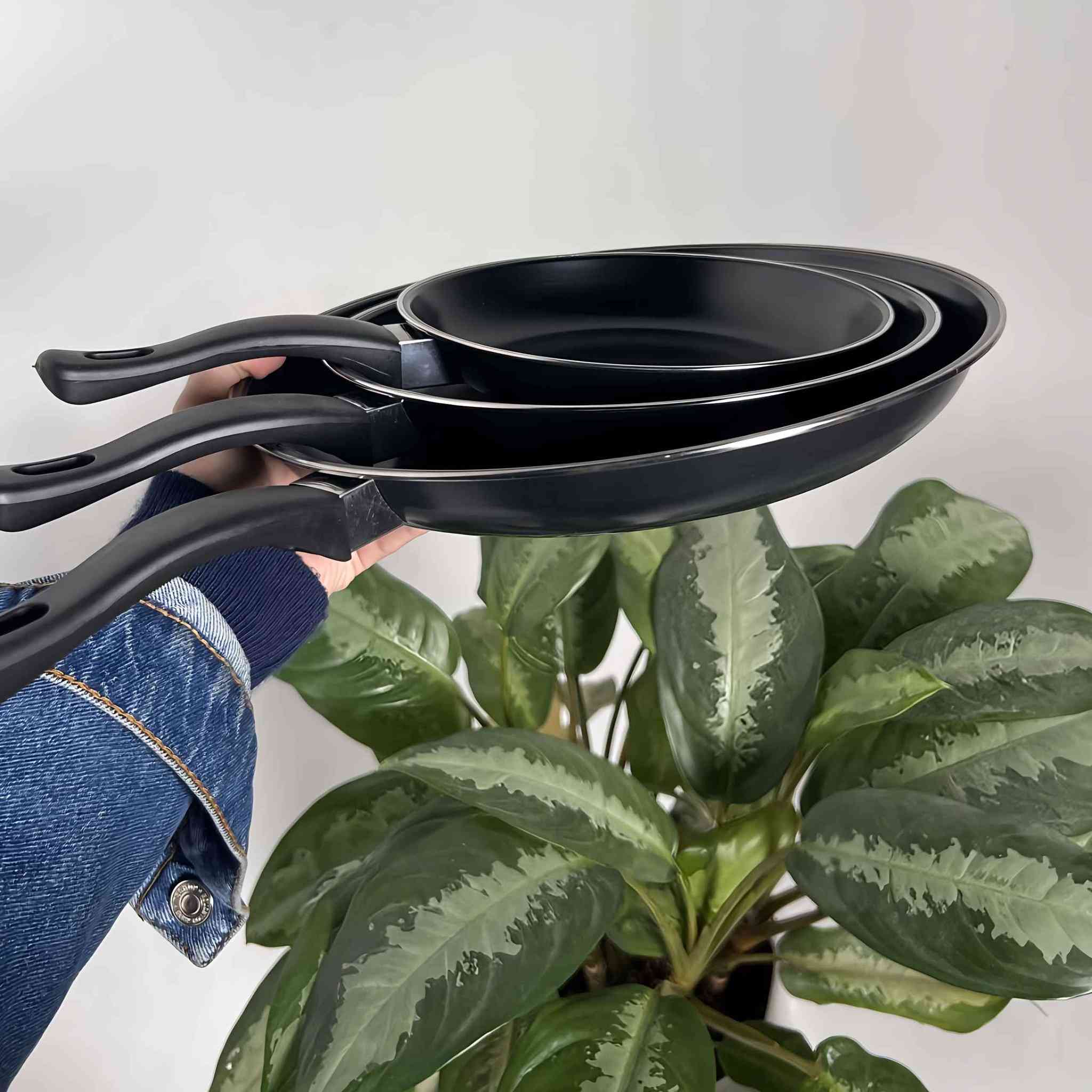 🍳 طقم مقالي كولدن فيش 3 قطع 🔥
- طلاء غير لاصق يضمن سهولة الطهي والتنظيف 🚿
- هيكل متين لاستخدام طويل الأمد 💪
- حواف ستانلس ستيل قوية ومقاومة للتآكل 🔩
- مقابض باكليت فاخرة وعازلة للحرارة 👍
- 3 مقاسات مختلفة (8، 10، 12 إنش) 🍲
المواصفات:
- نوع المنتج: طقم مقالي قلي
- المادة: معدن سميك + ستانلس ستيل
- الطلاء: غير لاصق
محتويات العلبة:
- 1 × مقلاة 20 سم
- 1 × مقلاة 25 سم
- 1 × مقلاة 30 سم
السعر: 15 الف 💸
التوصيل:
🚚 بغداد 3 آلاف
🚚 محافظات 5 آلاف
للحجز والاستفسار يرجى مراسلة الصفحة 📲 بغداد, العراق


**إذا كنت صاحب هذا الإعلان وتريد حذفه لأي سبب، رجاءا أرسل رسالة إلى الدعم الفني**