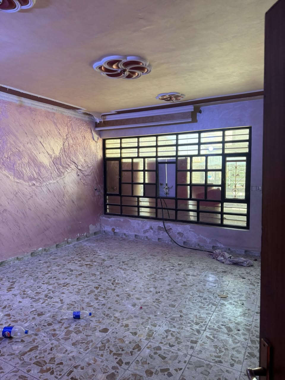 للإيجار مشتمل مساحة أكثر من ٥٠ م بناء حديث يحتوي على
ط١ / أستقبال + حولي مطبخ + صحيات 

ط٢ / غرفتين نوم + بيتونة 

العنوان / الشعب مقابل سوق ال ٤٠٠٠ الاف المنطقة الزراعية

للاستفسار الاتصال / *********** مكتب الكرار للعقار
