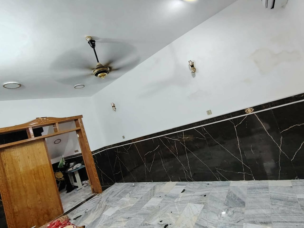 دار للبيع 120 متر  في مزارع اليرموك مقابل قرية الغدير شارع 29  بناء درجة اولة سيراميك لوح ومرمر درجة اولة  من كل النواحي البيت مو مال بياع شرة  البيت مال جنايي الله يشهد صب فوك وجوة بم  طابوك جمهوري
السعر 45 مليون وبي مجال
***********
