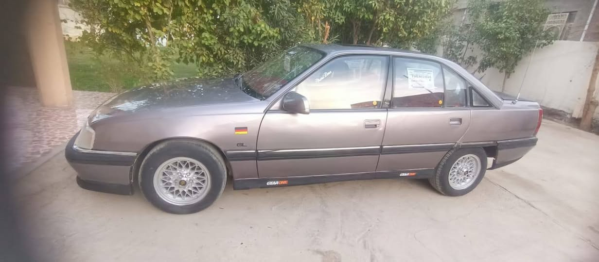 بسم الله اوبل اوميكا للبيع موديل 91 رقم انبار تحويل مباشر كير اوتوماتيك محرك 2000 بلادي سياره جاهزه مال جناي ماناقصه شي ترايك البصره  السعر 37 بيها مجال بسيط المكان الرمادي الجزيره البوعبيد للاتصال ***********
