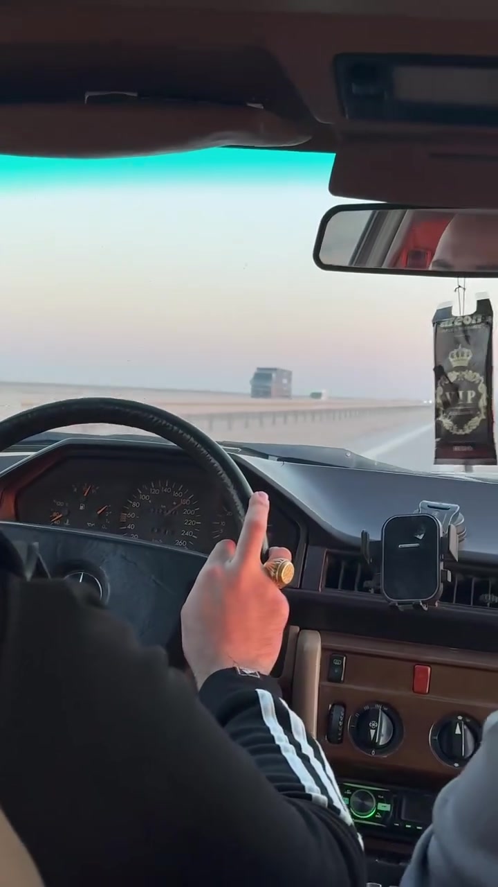مارسيدس دب 87                        محرك 2500ديلكو       تخم تاير باتري جديد حداديه جاهزه 100‎%‎ بدون خياس بدون ضربه تبريد فول رقم ذيقار بسمي سياره ترايك وين متريد جاهزه متصرف عليها ابد السعر 75 
***********
