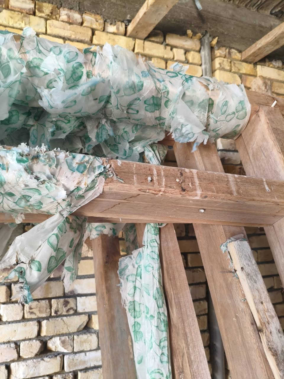 جراجيب ابواب خشب جاو للبيع عدد 5
250سم  بعرض 100سم.   3قطع
250سم بعرض110 سم       2 قطع 
للأستفسار الاتصال على الرقم ***********
