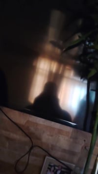 شاشه سامسونك اصلي حجم ٤٦ شغاله طبيعي بيها سواد خفيف اسفل الشاشه بلاديه...