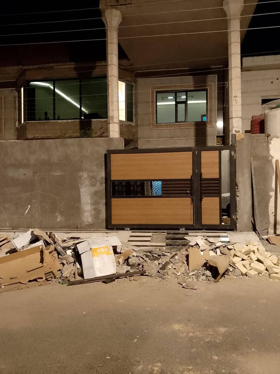 وجبه جديدة من بيبان خارجيات من ديكورات سروك حداد 
اسعار تنافسية او ضمان 5 سنوات 
ملاحظه الباب عندة طلب يجهز حسب قياس بيتك 
***********☎️
