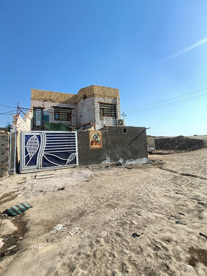 بيت زراعي 200 بصف الركن
الناصريه خلف روف مدينه الصدر للبيع

البيت طابقين مع شقه جاهزه
مواصفات البيت رباط صب الطابق الاول طابوق
غرفه 5×4 غرفه 4×4 + هول6×4 + استقبال 8×4 طلعه 8×7 صحيات خارجيه وداخليه
الطابق الثاني غرفتين البيت بيه وصل بلديه السعر 90 تلفون/ ***********
