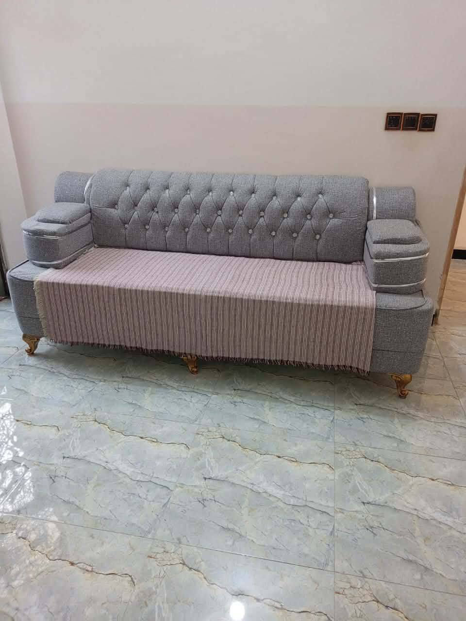 سلام عليكم اخوان هاذ تخم مستعمل شهر البيع سعره 600الف ست قطع ***********
