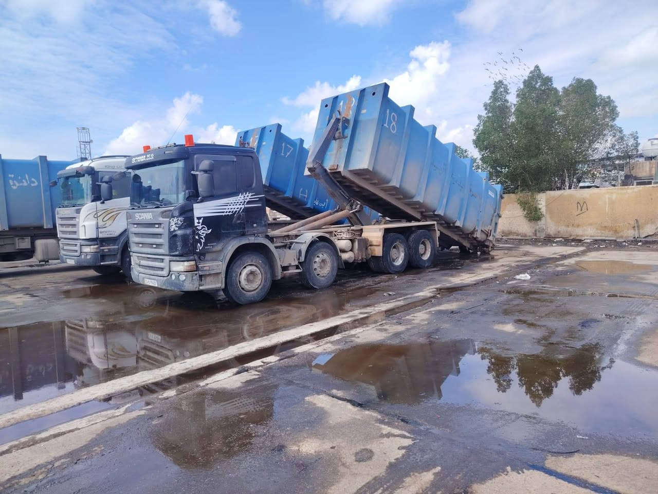 سياره رافعه حاويات جديد
تعمل بلديه الرشيد هيه اوشغله اوتريد بدون شغل 
مسجله قلاب فول اوتماتيك سياره جديده معنه الكلمه
سياره كفاله عامه شاصي اومكينه  اوكير تخم تاير
حجم  المكينه 420
موديل 2021
تصل ***********
