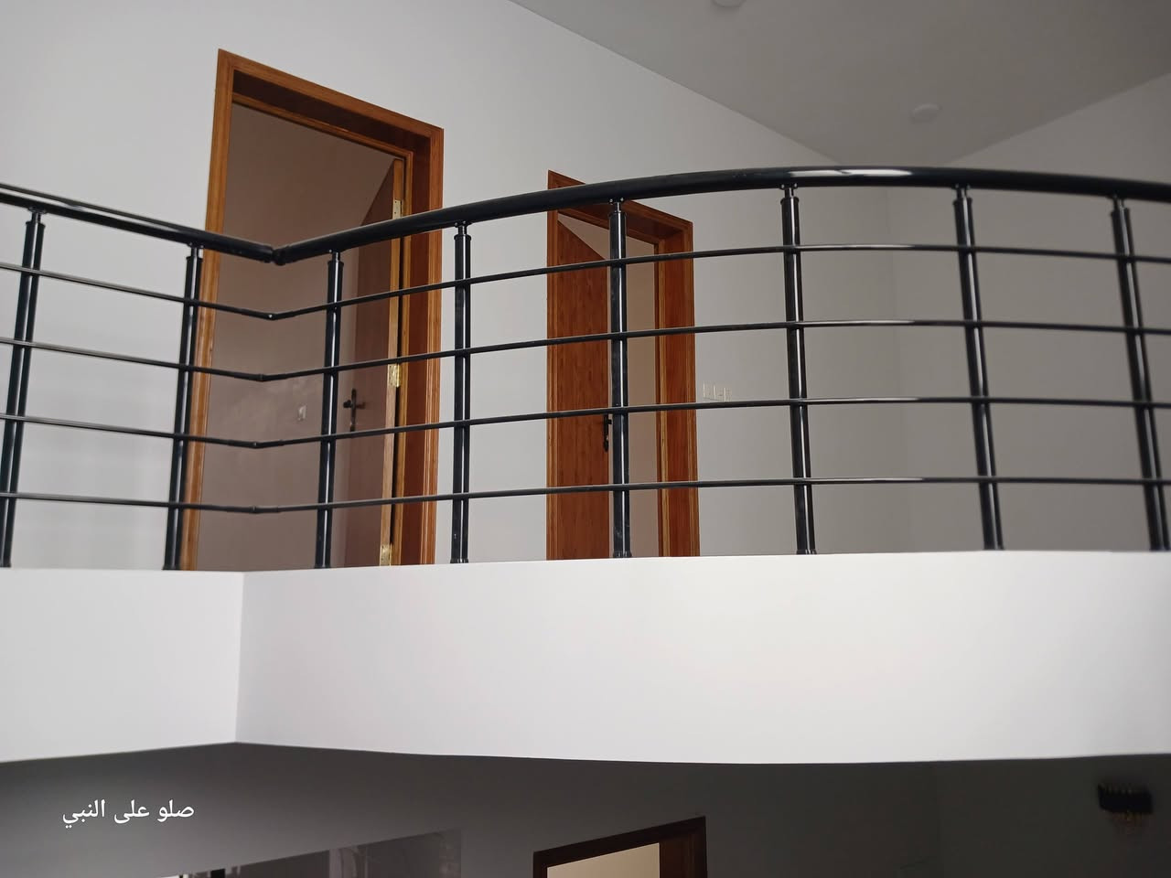 مشتمل البيع حي الخضراء شارع ٢٠م طابقين ٤غرف والملحقات المساحه ١٥٠م قرب مدرسه الخطيب للستفسار اتصل ***********
