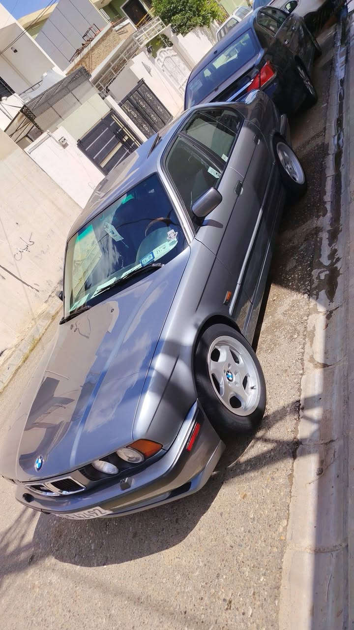سلام عليكم للبيع BMW 1992 وارد يابان 
فول مواصفات سلايد كير اوتوماتيك تبريد
كير مكينه 525 اصل بشرط بدون عيب
صبغ عام جماليه بدون خياس او ظربه 
رقم كركوك سنويه رقم جديد مشروع وطني
سياره بدون نقص كلها جديد كهربائيات
مكان سياره كركوك
***********
