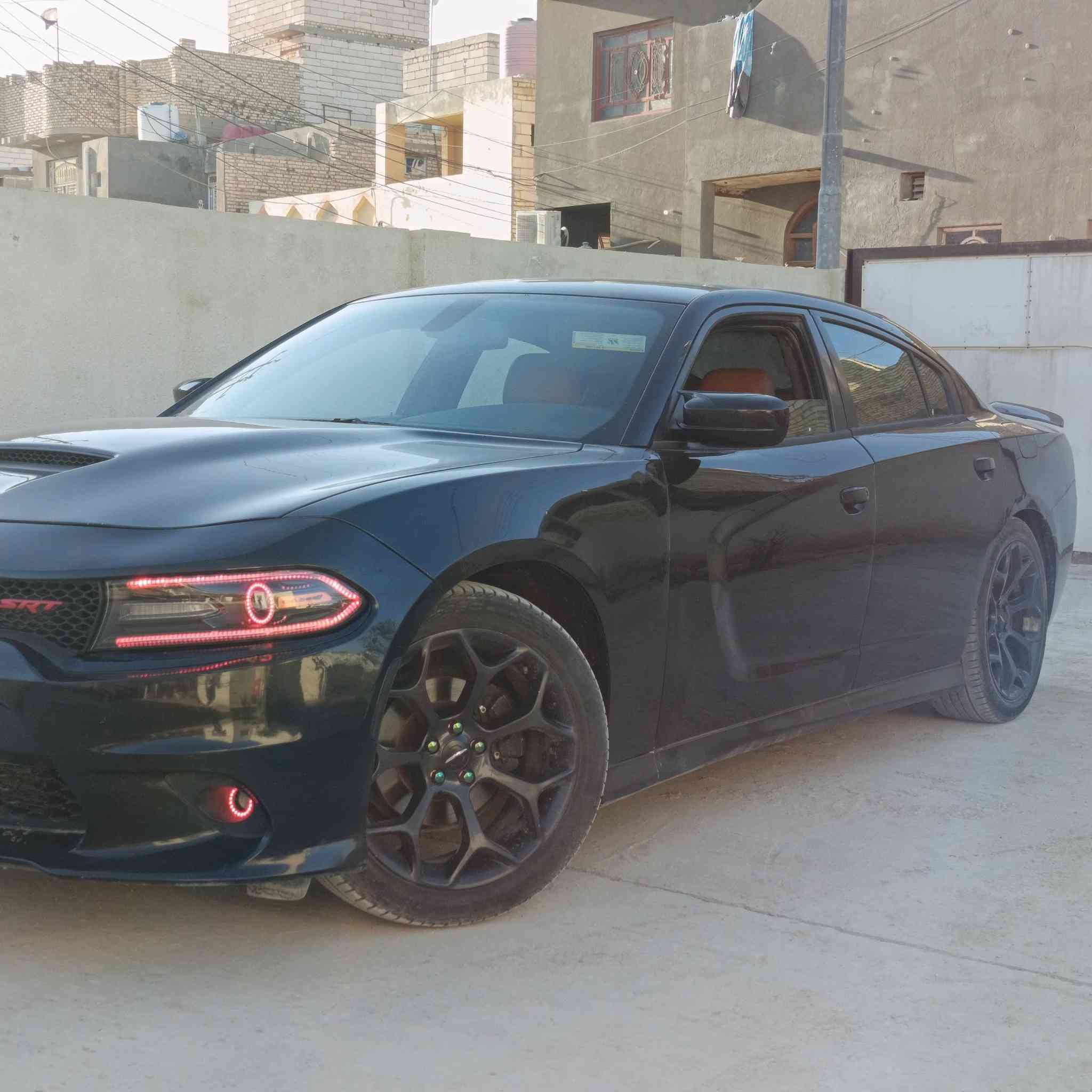 جارجر ٢٠١٦ اصل
بيها ٣ قطع صبغ والبنيد محدث
ماشيه ١١٣ الف ميل
كير محرك كفاله
بيها نواقص بسيطه ماتكلف
مكاني ناصريه
السعر ١٦٣ 
***********
