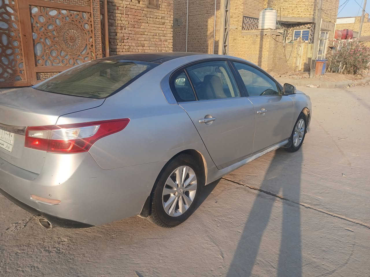 رينو سافران ١٣ سياره كير ومحرك مكفولات محرك ٢٠٠٠ كهربائيات كلها شغاله صبغ بلاد بيها فقط اجراد قليل ب البنيد والجاملغ الامامي معجن شبر ومصبوغ شبر اتعهدلك ب المداور 
حداديه 100% جديده السعر ٧٤
الشطره الناصريه 
***********
