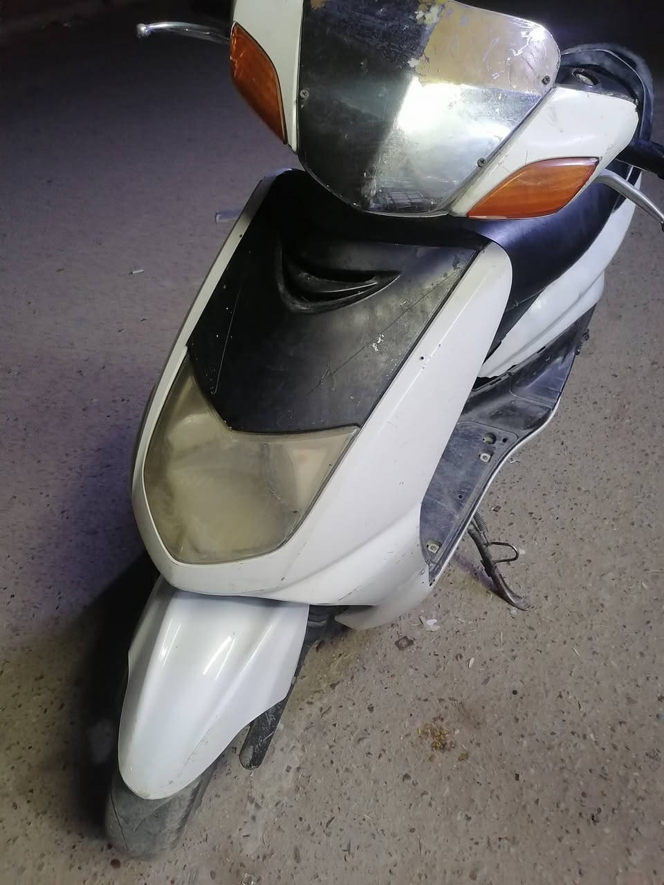 دراجه سكنس نكره سلف وهندر لايت امامي شغال اشارات شغاله تحتاج شلعه ومعدل لاتبخير ولاتنقيص
السعر ٢٥٠
***********
