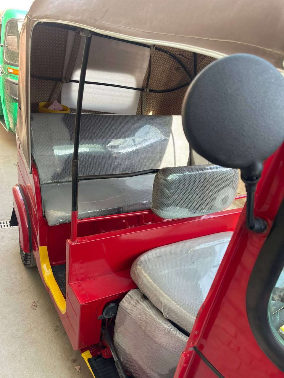 السلام عليكم 18 خير من الله معمره ومصبوغه عام التكتك بعد احلى من الصور السعر 6200 وبيها مجال مكاني بغداد الامين الثانيه ***********
