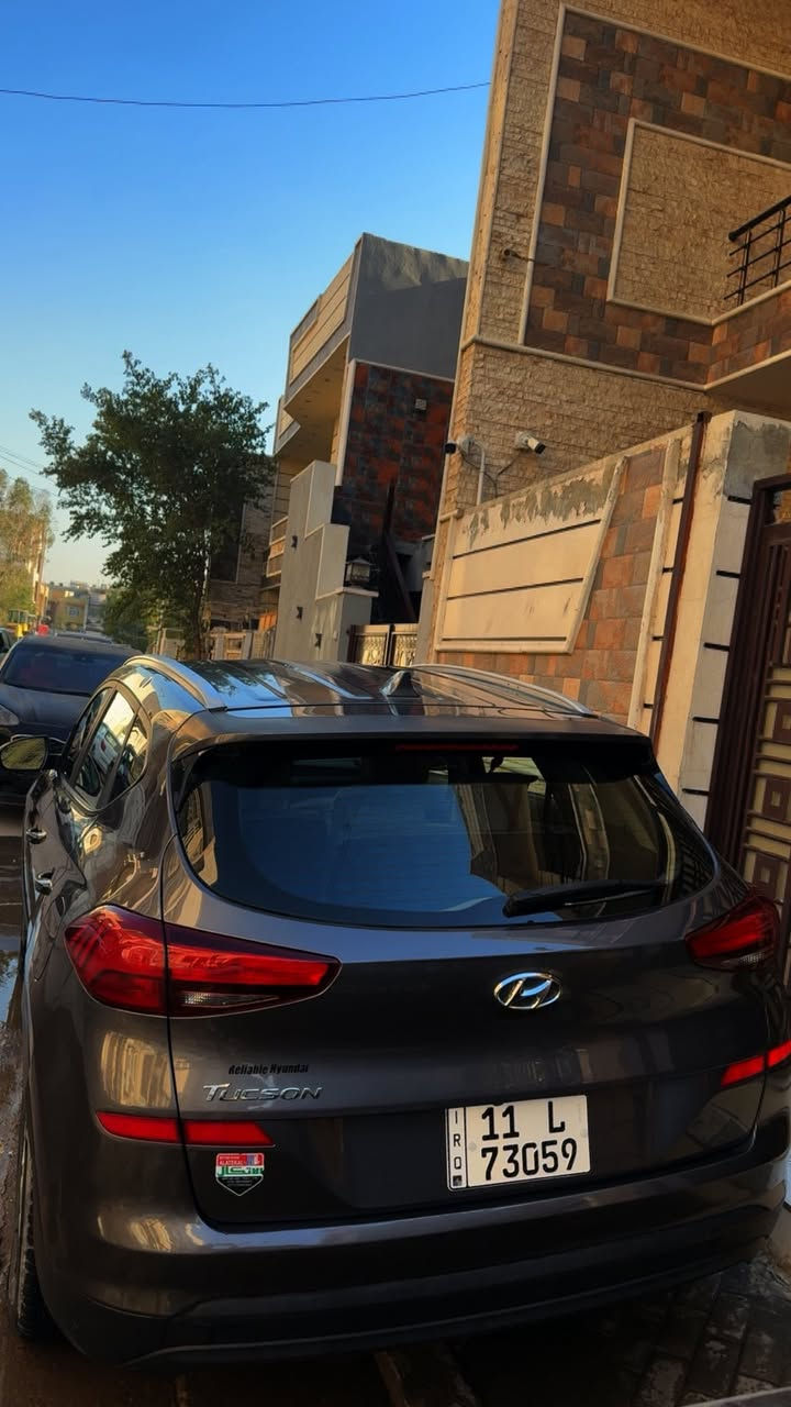 السلام عليكم توسان 2020 حادثها بس بنيد لون فيلي رقم بغداد ب اسمي ناشر كلشي بلصور موضح سعرها  15,500 شده و55 مكاني زيونه 
***********
***********
