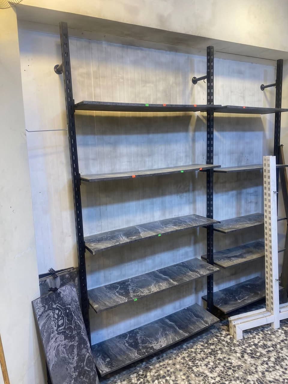 رفوف وعارضات البيع  جداد
***********
