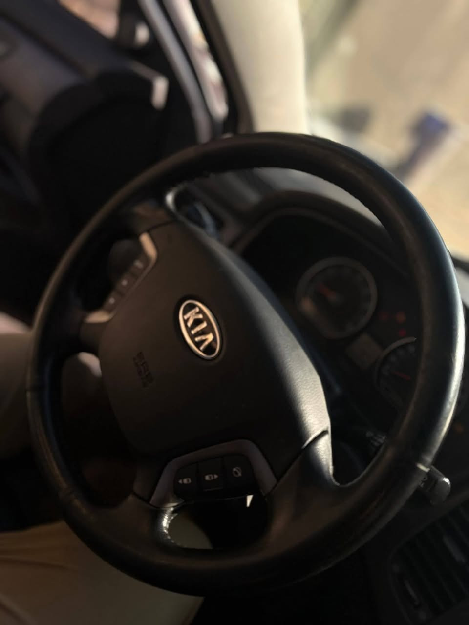 كيا اوبتيما 2008 
اصل 2000 دوش
( متومه بغداد اصلي كصه جنطه ) جديدة حيل بريحة الوكالة جاهزة تخم تاير جديد مسجلة بلي جاهزة كبل للشارع
حدادة 100 بدون اي نقص فول عدا الفتحه
كشنات جلد تتدفئة تبريد اشاير بل مري
تحكم جهتين 
مكاني ناصرية مركز 
***********
