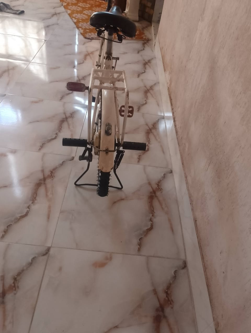 سلام عليكم بايسكل للبيع حجم 20   كفاله عامه للبيع أو عادي مراوس بايسكل حجم 26. وهاذ رقم الهاتف***********

