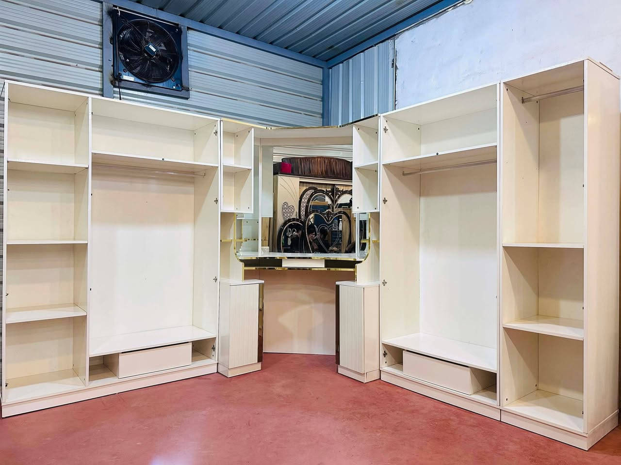 ✨ غرفة تركيه🇹🇷  اصلي مودرن كوالتي عالي  9قطع
نظام  أبواب زاوية مختلف 
جام برونزي 🌹
 قماش وتر بروف أصلي
✨ نظافة 95/💯
السعر  / مليون و400
شد ونقل مجاني داخل بغداد
 توصيل للمحافظات بأسعار رمزية

ملاحضة المندوبيه 50


**إذا كنت صاحب هذا الإعلان وتريد حذفه لأي سبب، رجاءا أرسل رسالة إلى الدعم الفني**