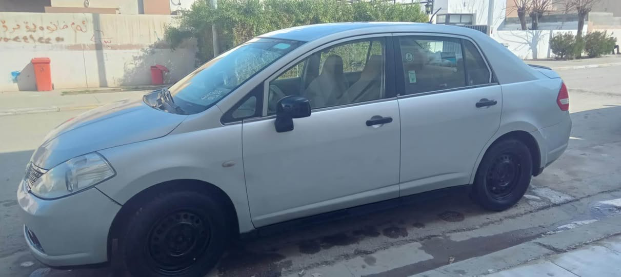 نیسان تیدە ٢٠٠٨
مەنەفێست ئەسڵی 
سەیارەکە ساغە
هەموو شتێکی مەزبوتە 
سحری ٤٧ قفڵی
رەقەمی ساحێببی 
*********** أربيل, العراق
