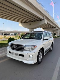 لاندكروزر • ٨ سلندر • بدون صبغ