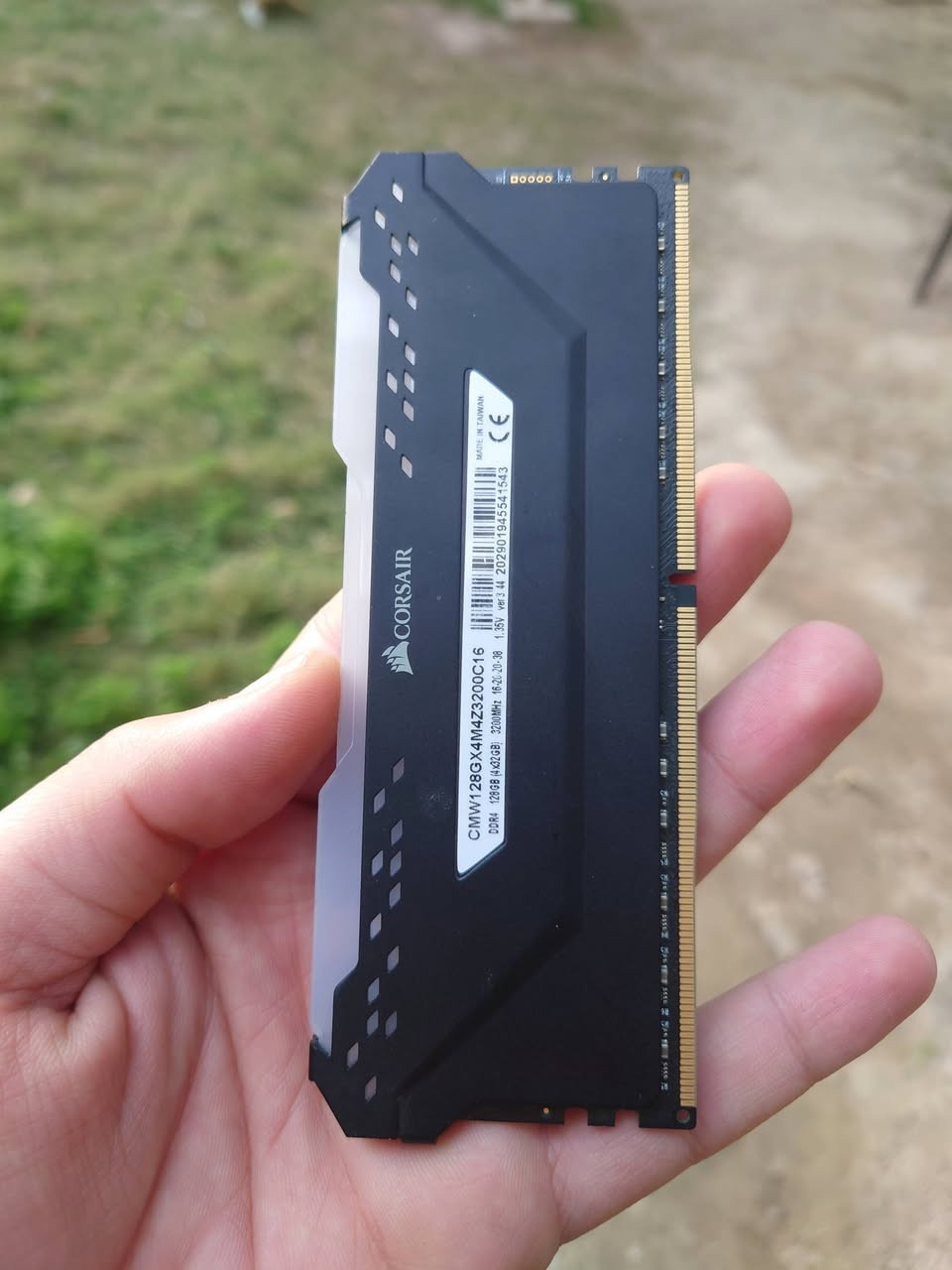 السلام عليكم 
32 
3200 
عاطل بي خلل 
شنوه الخلل 
جنت اشده على الحاسبه 
تشتغل طبيعي طبعا 
وره فتره بلود 
تطرش الحاسبه
هاي العام بزمن الخير من جان تبديله ارخص من تحل الخلل 🤣🤣

الي يفيده على هذا الحال 
والله ماعرف توافق او خلل او شنو


**إذا كنت صاحب هذا الإعلان وتريد حذفه لأي سبب، رجاءا أرسل رسالة إلى الدعم الفني**