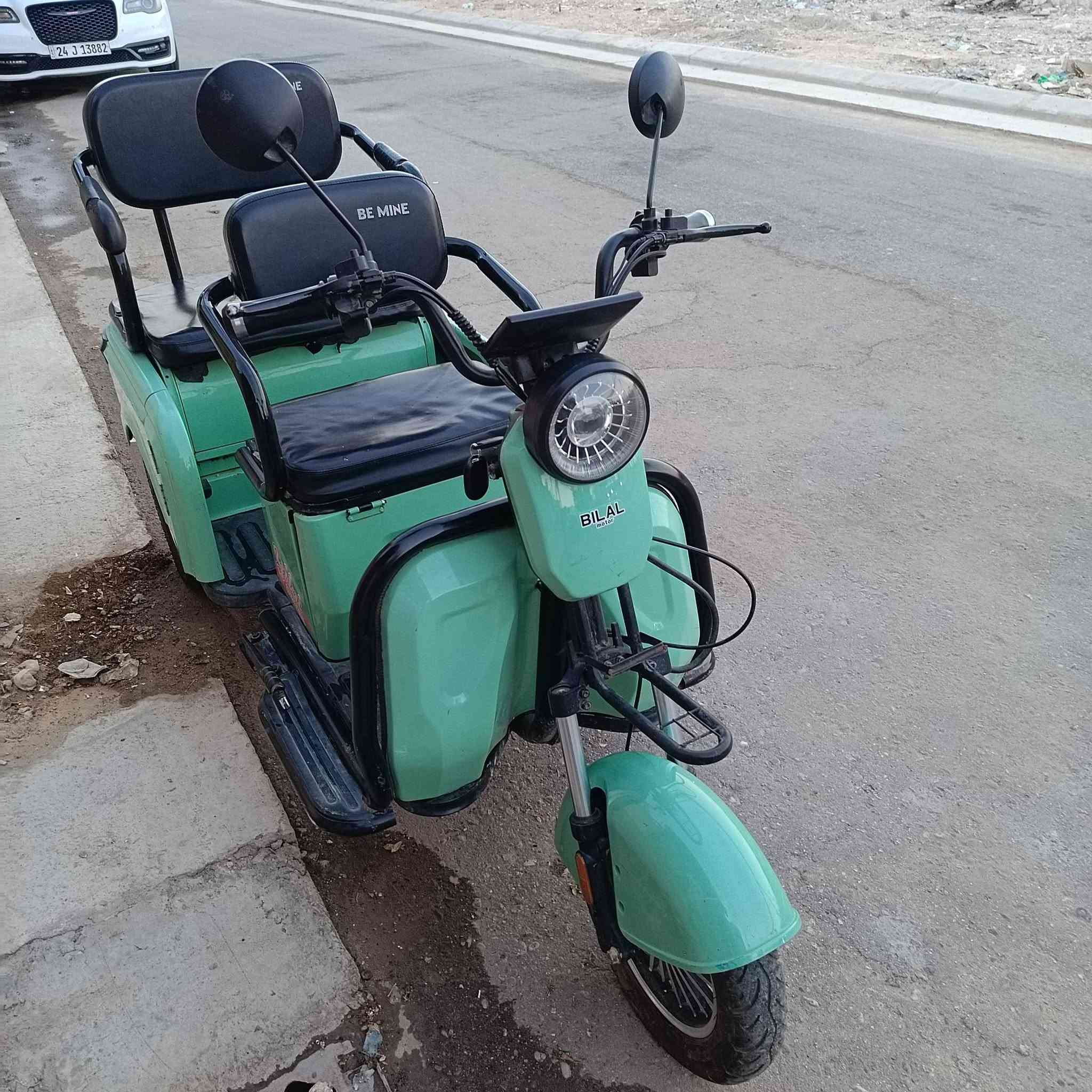 دراجة شحن 3 تايرات BILAL Motor
سلام عليكم الدراجة نظيفة واستخدامها بسيط 
الباتري والمحرك بحالة ممتازة ومابيهم اي مشاكل
ونفس الشي بالنسبه للبدي و الكشنات جلد وبيها مكان تخزين
نقصها فقط الاشاير ▶️◀️ ،
سعرها 650 وبيها مجال 
مكاني كربلاء ، مامتواجد على الفيس 
هذا رقم التلفون  ‏‪***********‬‏
