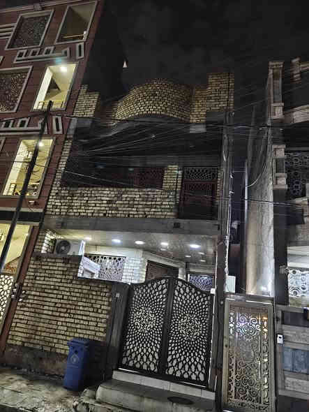 تحيه طيبه السلام عليكم
دار للبيع مساحة 100 واجهه 5 نزال 20
بناء حديث طابقين يقع في بغداد حي جهاد 
مقابل شقق حي صدام الامن الوطني محله 883 
قرب شارع مولدات قرب ملعب كاتبن 
بنا حديث طابق اول كامل طابق ثاني يحتاج تكمله 
ملك صرف طابو صالح سكن 
قريبة على شارع منطقه كامل خدمات 
يوجد فديو يراسلني واتس اب 
أي استفسار 
***********
