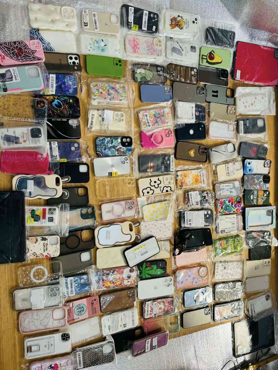 سلام عليكم عندي 160كفر ولزكات ايفونات وعدسات كفرات ايفونات من ال11عادي لحد17برو اكثر شي ايفونات موجود متواجد واتساب*********** ومتواجد فيس
