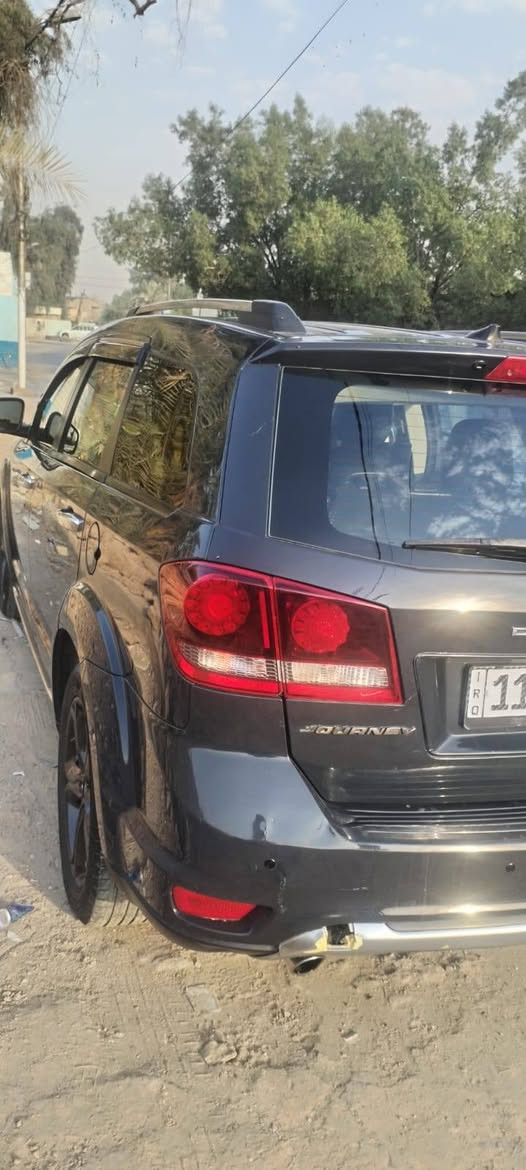 السلام عليكم
دوج جورني 2018 للبيع فقط 

⛔المواصفات 
👈 اللون رصاصي رمادي 
👈 شاشتين بالمقعد الخلفي 
👈 بصمة تشغيل وأبواب + تشغيل عن بعد 
👈 كشنات نص جلد وكشن السائق كهرباء 
👈 شاشة كبيرة 
👈 كامرة خلفية ملونة 
👈 لايت زنون 
👈 محرك 3600  V6 سلندر 
👈 تحكم استيرن 4 جهات 
👈 تبريد 3 قطع
👈 سبعة راكب
👈 مخابئ سرية
👈 حساس خلفي 
👈 رقم بغداد الجديد انكليزي  والسيارة بأسمي تحويل ثاني يوم.
باتري جديد صدر أمامي خلفي جيد نيكلات ابواب والمري تخم مطريات. 
👈 حادثها جاملغين وبنيد  بدون لغود ودواخل والسونار مالتها موجود مع الصور بالمنشور والسيارة جاهزة . بيع مستعجل 

          ⛔ السعر 125 $  وبيها مجال ⛔
                    مكان السيارة بغداد الدورة

***********
