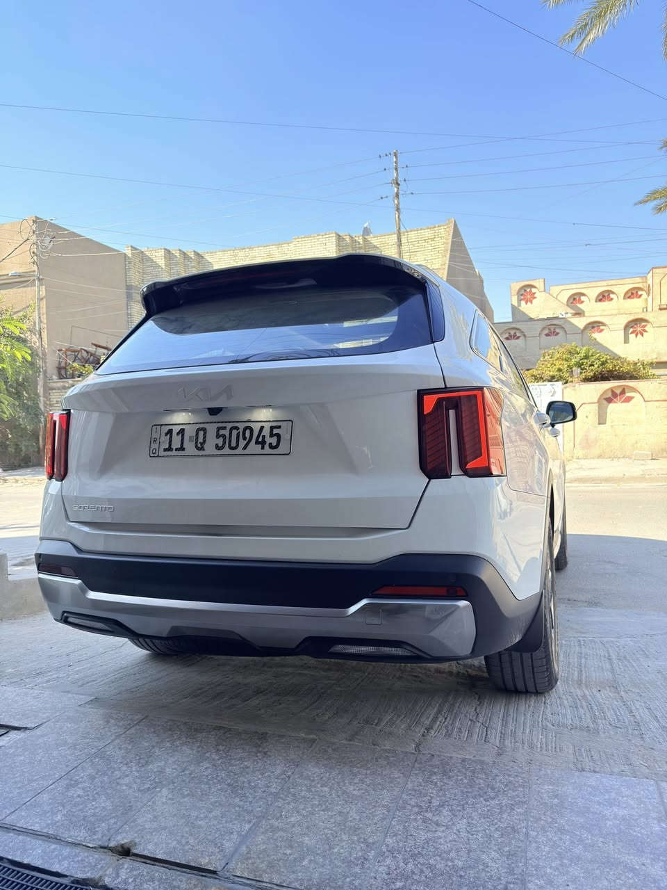 � للبيع كيا سورينتو2024 – 6 سلندر فل مواصفات 🚘
السياره ماشيه 17الف 
🔹 الموديل: 2024
🔹 المحرك: 6 سلندر V6 – 3.5 لتر
🔹 القوة: حوالي 270 حصان
🔹 القير: أوتوماتيك 8 سرعات
🔹 عدد المقاعد: 7 ركاب
بردات خلفيه 
كير ماوس 
✨ المواصفات:
 •فول مواصفات
 • شاشة كبيرة + نظام ملاحة
 • Apple CarPlay / Android Auto
 • كاميرات + حساسات أمامية وخلفية
 • نظام النقطة العمياء + الحفاظ على المسار
 • مثبت سرعة ذكي
 • مقاعد جلد كهرباء
 • فتحة سقف بانوراما
 • تشغيل بصمة + دخول ذكي
 • إضاءة LED كاملة
 • جنوط رياضية

🛡 السلامة:

 • ABS – EBD
 • وسائد هوائية متعددة
 • تحكم بالثبات
  •السعر313 وبيهة مجال  💵 

ملاحظه بيهة بارد ب الباب الخلفي عله مد شبر فقط الباقي كفاله عامه
 
📍 الموقع: بغداد الاورفلي 

📞 للتواصل: ***********
