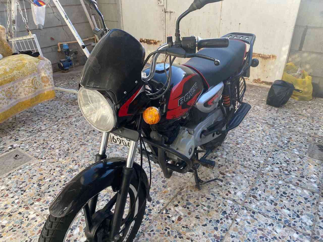 سلام عليكم 
بوكسر موديل ٢١مرقم انكليزي
تجفيت شركة مكينة خرسة 
السعر ١٤٠٠ عنواني جسر الدوار
***********
